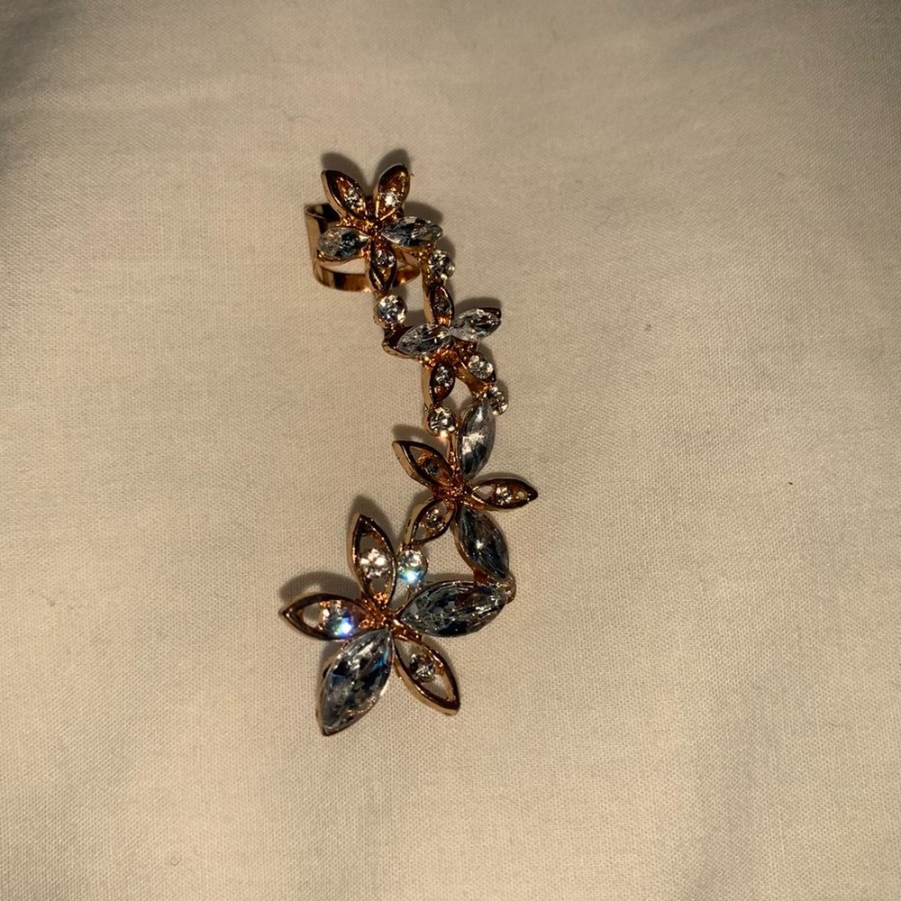 Metal gold/crystals Earring